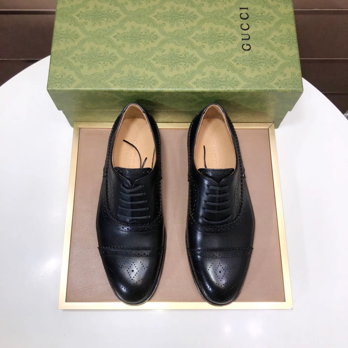 Men's shoes 💰660💰 Brand: GUCCI (Gucci) Standard code: Men's size 38/44 (45/46 can be customized) Grade: Same as the official website Original quality Material: Original cowhide Water-dyed cowhide lining Original rubber outsole Style category: Men's fashionable casual leather shoes Distinguished big-name luxury elements top luxury Color: Actual picture